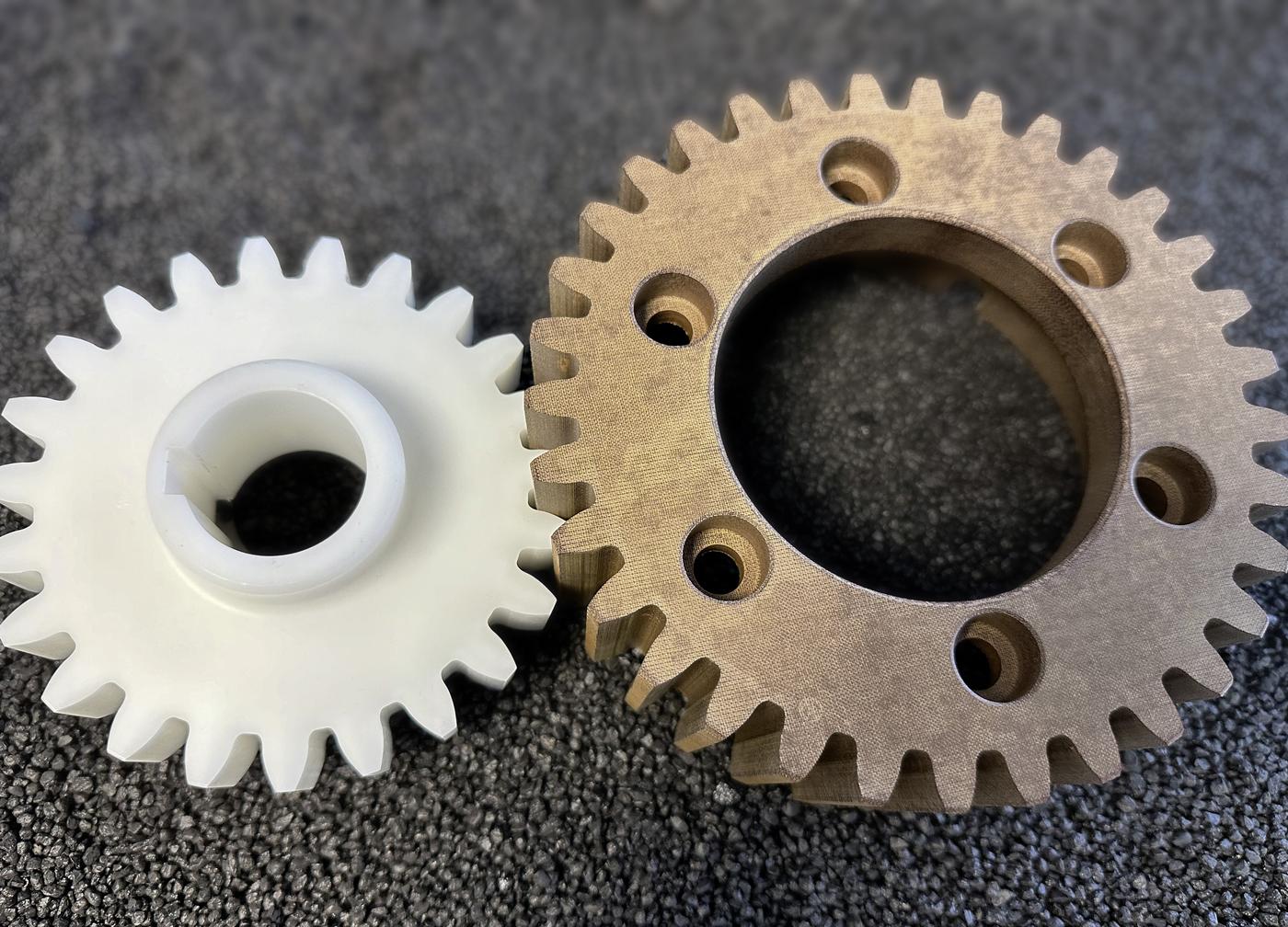 Lohnfertigung Zahnräder In Lohnfertigung gefräste Zahnräder aus Kunststoff und Metall