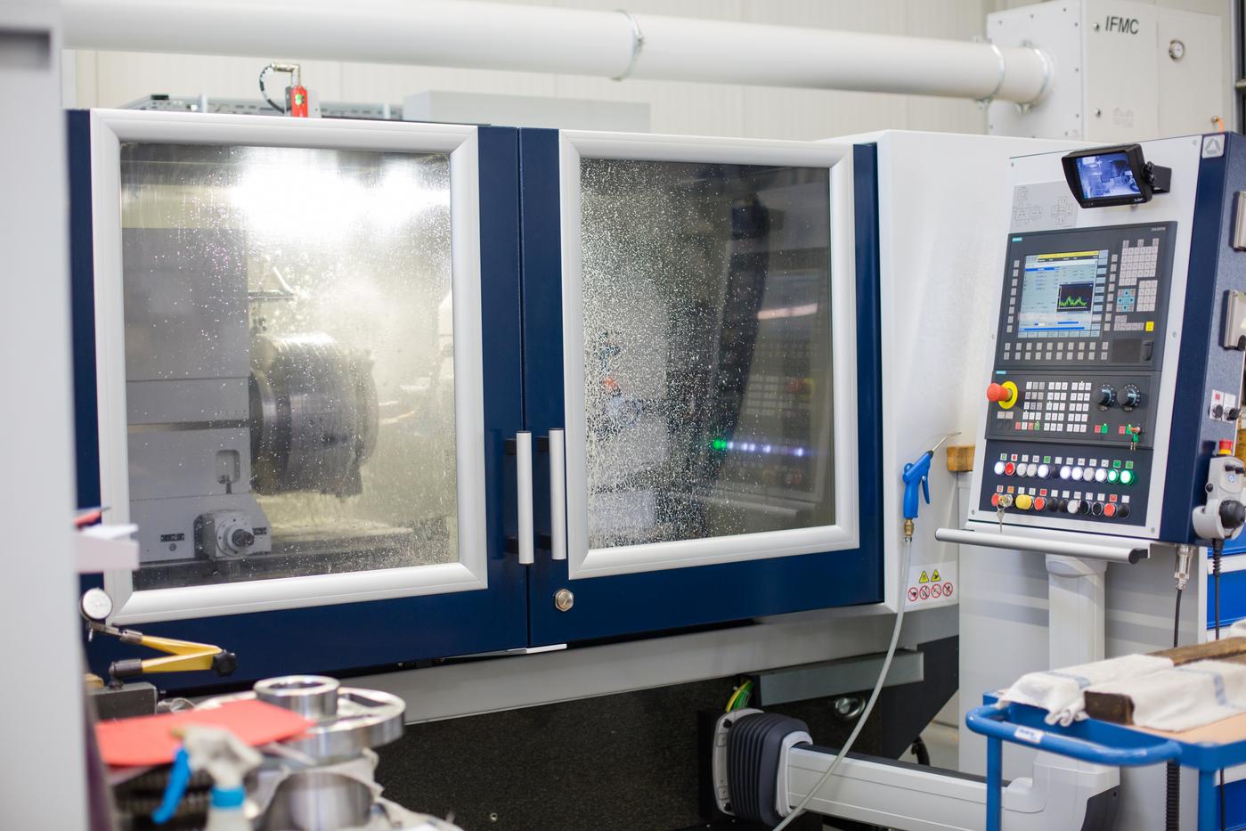 CNC-Planschleifen CNC Schleifstation